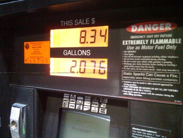Gas_pump_display,_Jacksonville,_FL11